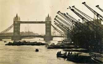 Cranes lowered at Churchill's funeral