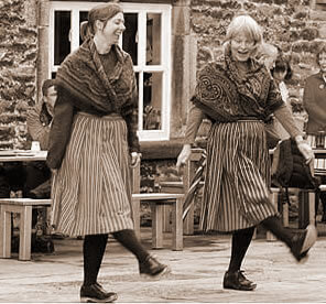 Clogs up best sale