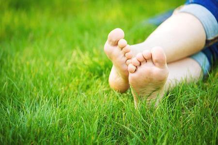 The meaning and origin of 'Don't let the grass grow under your feet'.