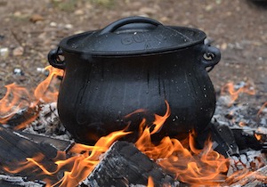 The saying 'The pot calling the kettle black' - meaning and origin.